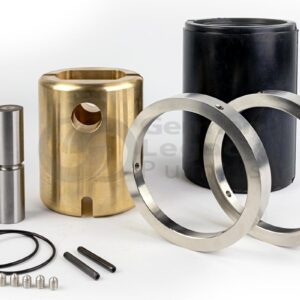 Das Bild zeigt die Einzelteile eines Gelenks für Bornemann EH 6300.1 Exzenterschneckenpumpen / Monopumpen. Links hinten sieht man stehend zwei Gelenkbolzen aus Metall, rechts daneben eine messingfarbene Gelenkbuchse, eine schwarze Gelenkmanschette aus einer Art Gummi und davor zwei Gelenkschutzhülsen aus Metall. Im Vordergrund liegen ein paar Kleinteile: zwei O-Ringe, zwei Zyko-Hülsen und sechs spitze Gewindestifte.